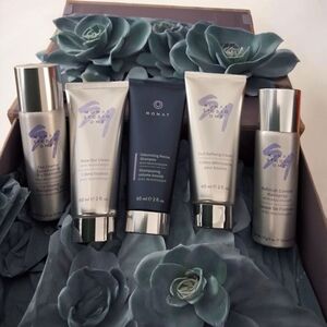 Monat Hair Care Set - Silver and Blue